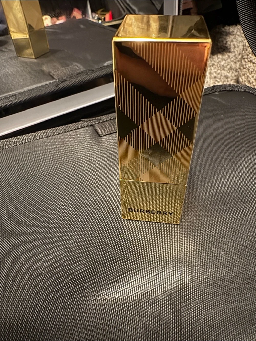 Burberry Lipstick in 90 matte cinnamon magnetic closure